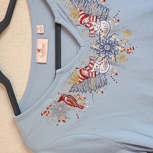 Quacker Factory Christmas Holiday Light Blue Embroidered Long Sleeve Top Size 1X